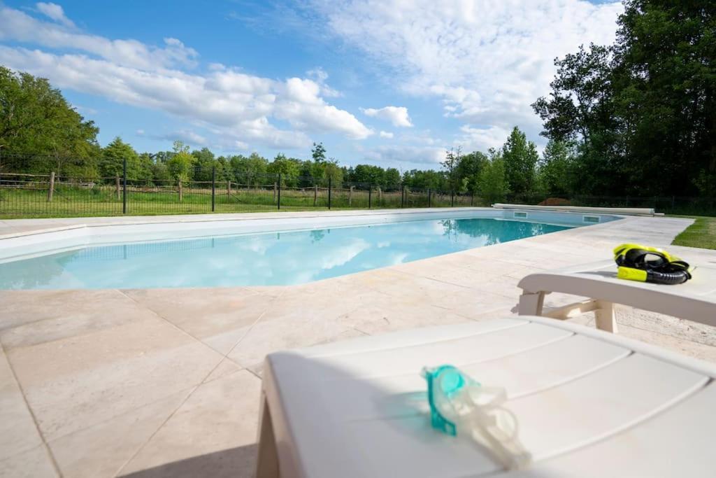 L'Evasion En Pierre Piscine Et Etang Prive Villa Sevremoine Exterior photo